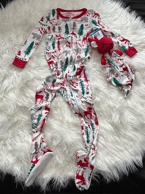 NWT Infant Holiday Pajamas with Lovey